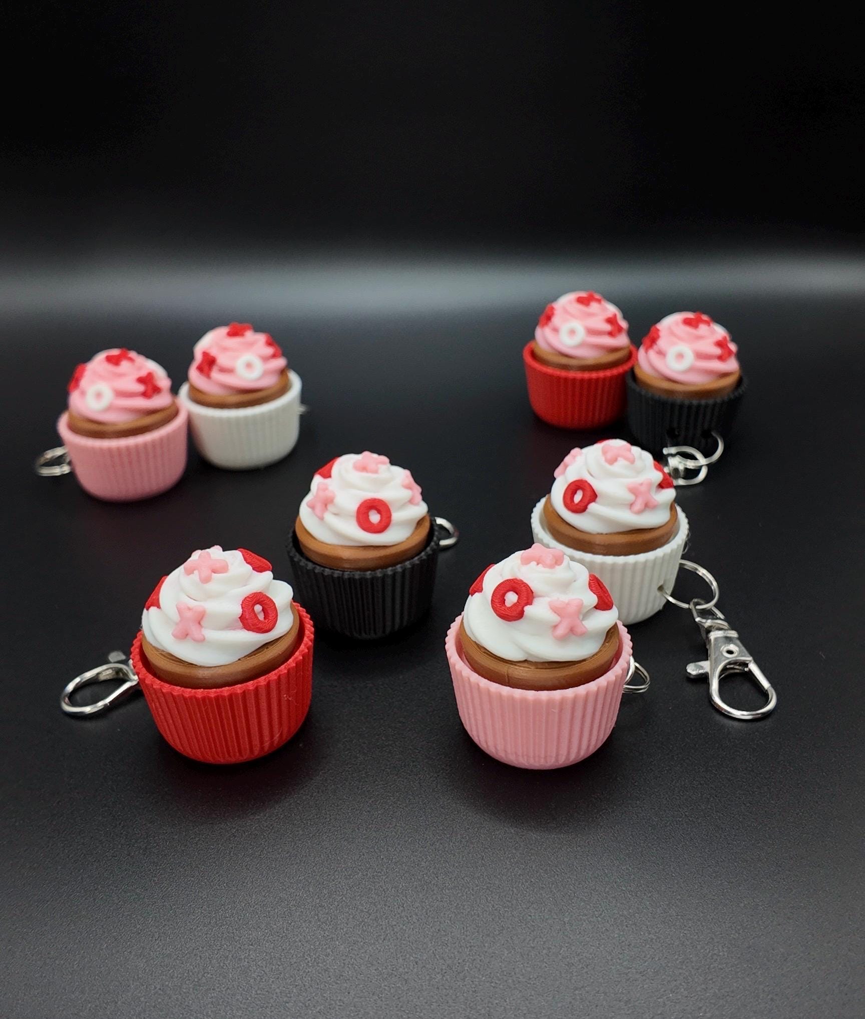 Valentine’s Day XOXO Cupcake Clicker Fidgets!